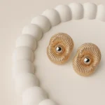 Brinco Encontro Trabalhado com Meia Esfera ( Mistura de Banho )