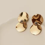 Brinco 2 Chapas Redondas Com Meia Esfera PP ( Mistura de Banho )