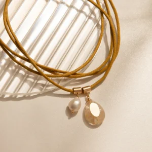 Colar De Cordão Fino Com Pedra Natural e Pérola