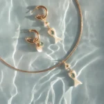 Conjunto de Colar e Brincos Peixe com Pedra Azul – Banho de Ouro 18k