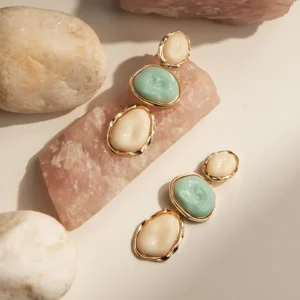 Brinco De Pedras Resinadas