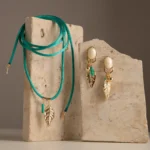 Conjunto De Colar Fio De Seda e Brinco De Folha Com Pedra De Cristal