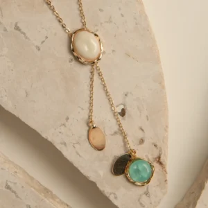 Colar Gravata com Pedra Resinada e Medalhinha