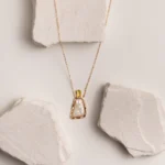 Colar de Elinho com Pedra Retangular e Pedra Resinada