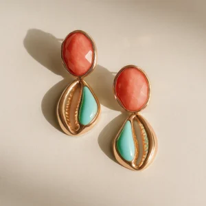 Brinco Com Pedra Natural e Búzio Esmaltado