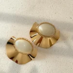 Brinco Leque com Pedra Resinada