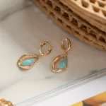 Brinco De Argola Click Com Búzios Resinado