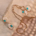 Conjunto De Colar Mosquetão Com Peixe Resinado Mais Brinco Com Pedra Resinada Texturizada