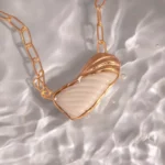 Colar de Elos largos com Pingente De Resina Trabalhada