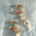 Brinco assimétrico De Peixe com Pedras