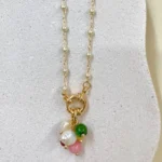 Colar de Pérolinha com Fecho Detalhado e Mini Pedras