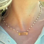 Colar De Pérola Com Placa "Mama"