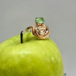 Anel com Base de Metal assimétrico Com Pedra Oval