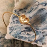 Bracelete de Aro fino Com Coração Detalhado e Filho No Centro