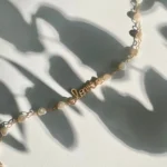 Pulseira Com Corrente De Pérola Com Escrita "Love"