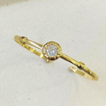 Bracelete Aro Fino Trabalhado Com Pedra Cristal Redonda Banhado No Ouro 18k