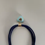 Pulseira Fio de Seda Pingente Coração Resinado