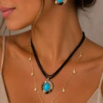 Conjunto, Colar Ouro, Colar Cordonê com Pingente de Pedra Resinada e Brinco de Pedra Resinada