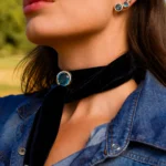 Conjunto Lenço de Veludo com Pingente de Pedra e Brinco