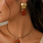 Colar de Couro com Pingente pedra Resinada