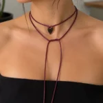 Colar de Couro com Pingente de Coração