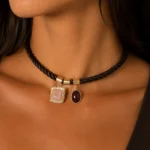 Colar com Pingente pedra Resinada Marrom e Pedra Resinada Rose
