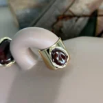 Anel De Chapa Com Pedra Resinada Marrom
