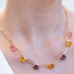 Colar Ouro Com Pingente De Abelha com Pedras De Cristais Coloridos