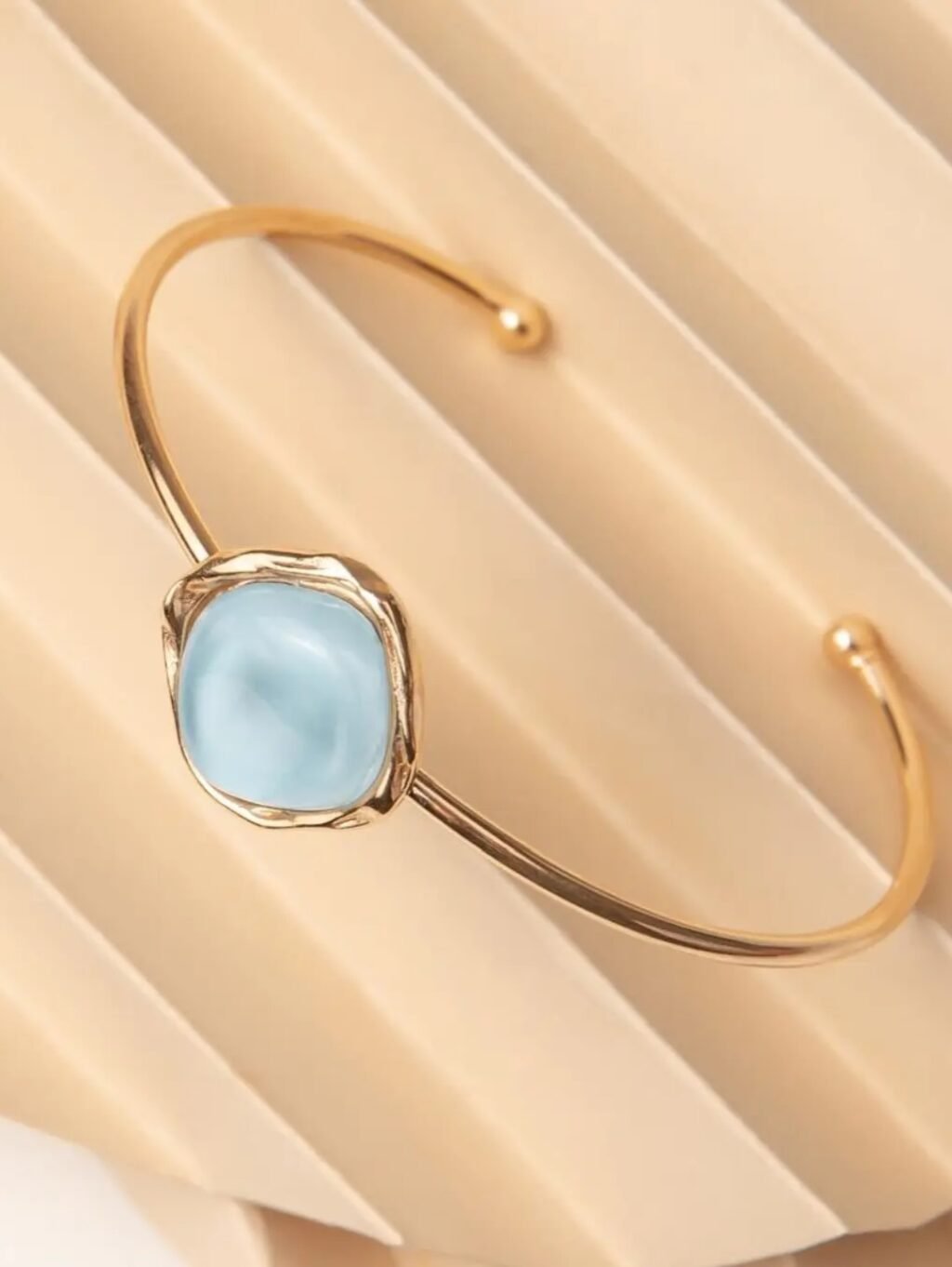 Instagram post from laluz.concept. This post is in position 6.